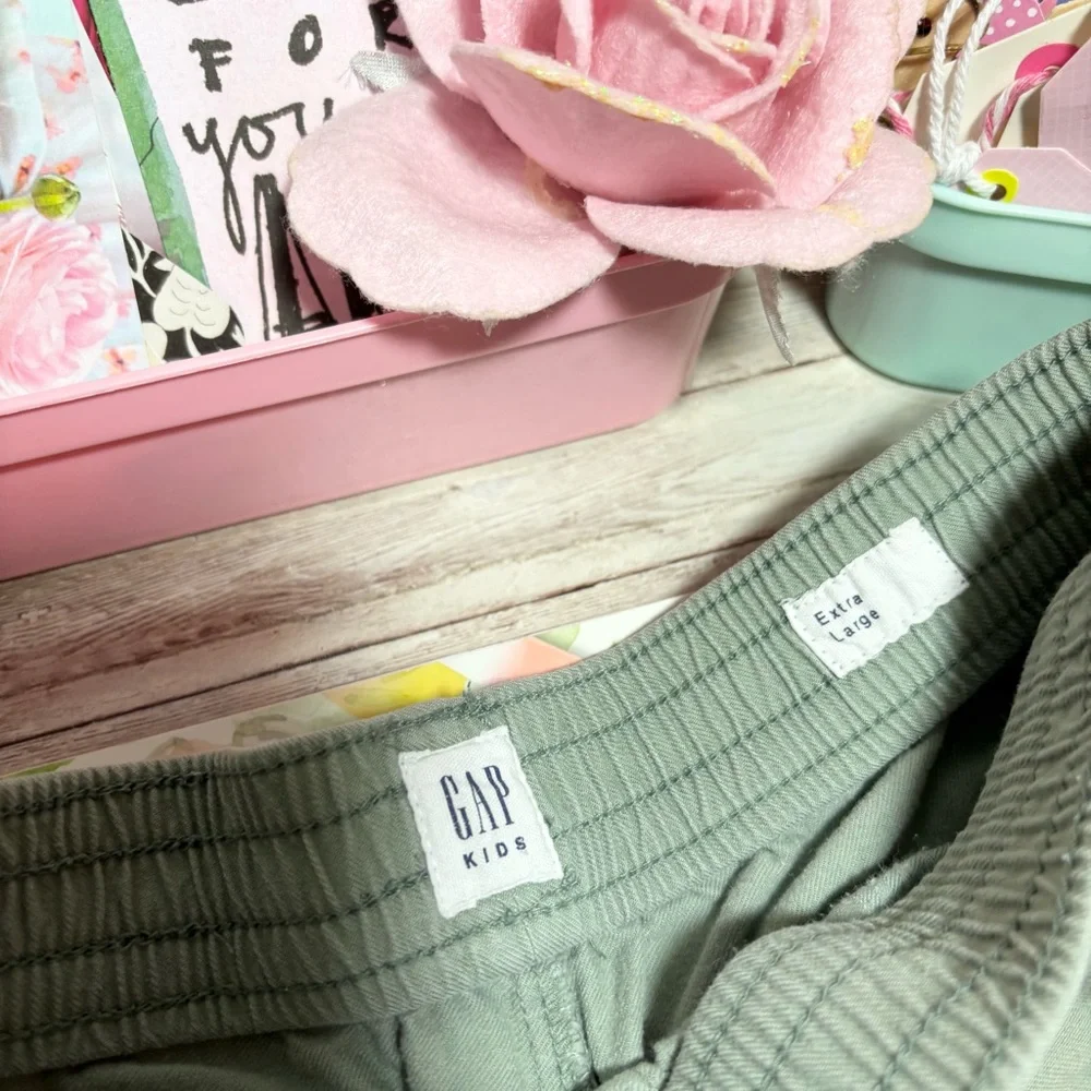 Gap Kids Sage Green Cargo Shorts Girl’s Size XL Extra Large Spring Summer Basics